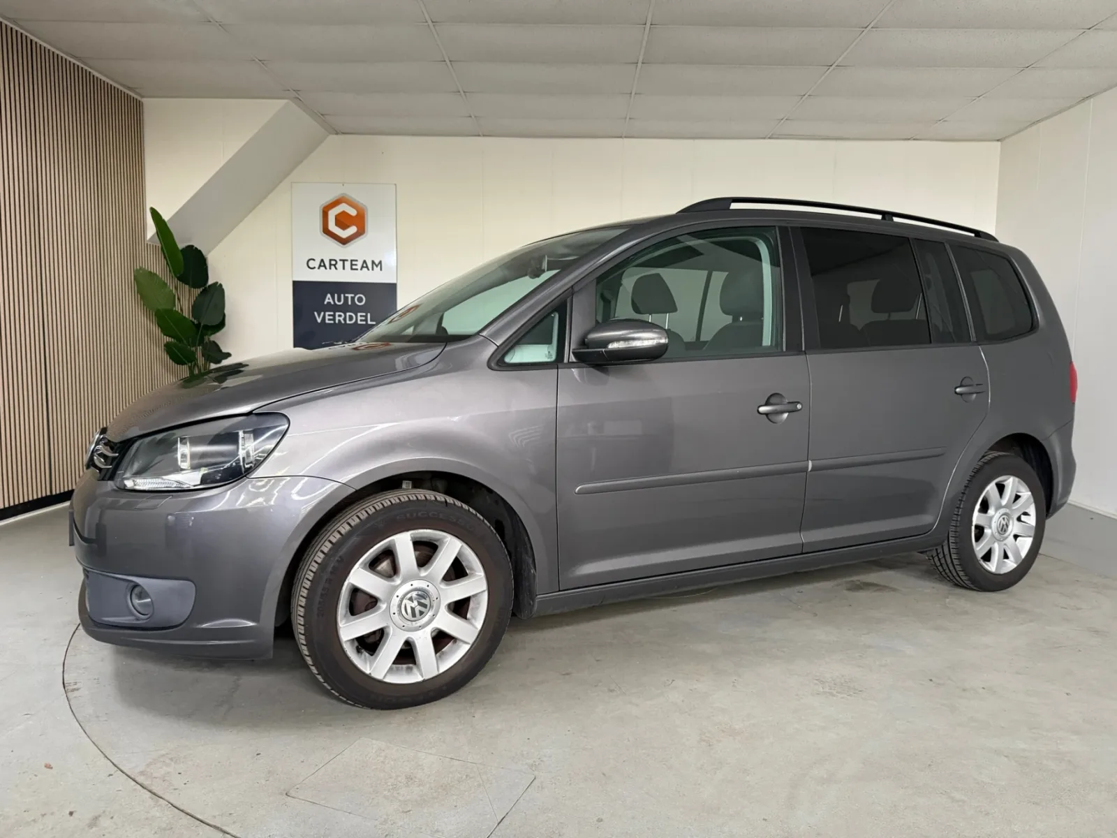 Volkswagen Touran (2012) — foto 1