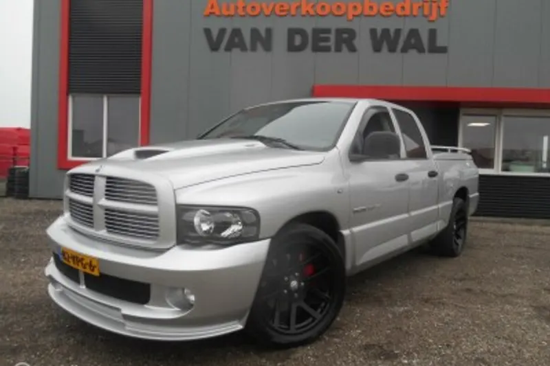 Dodge SRT10 viper (2005)