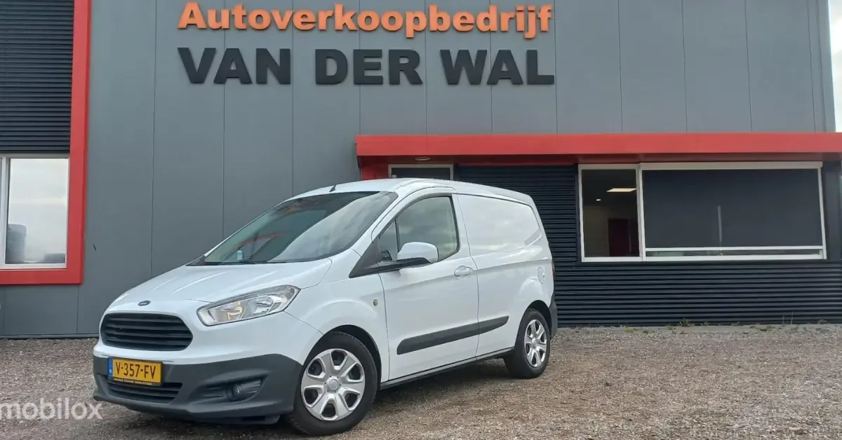 Ford Transit Courier (2017) — foto 1