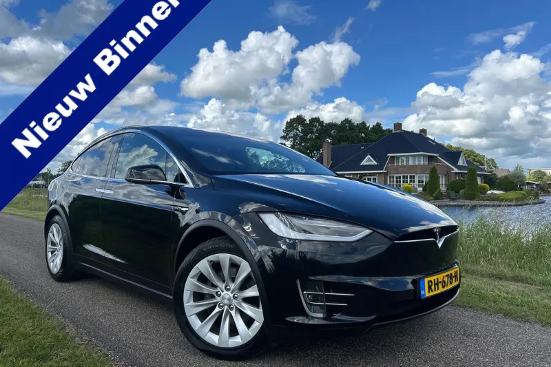 Tesla Model X (2017)