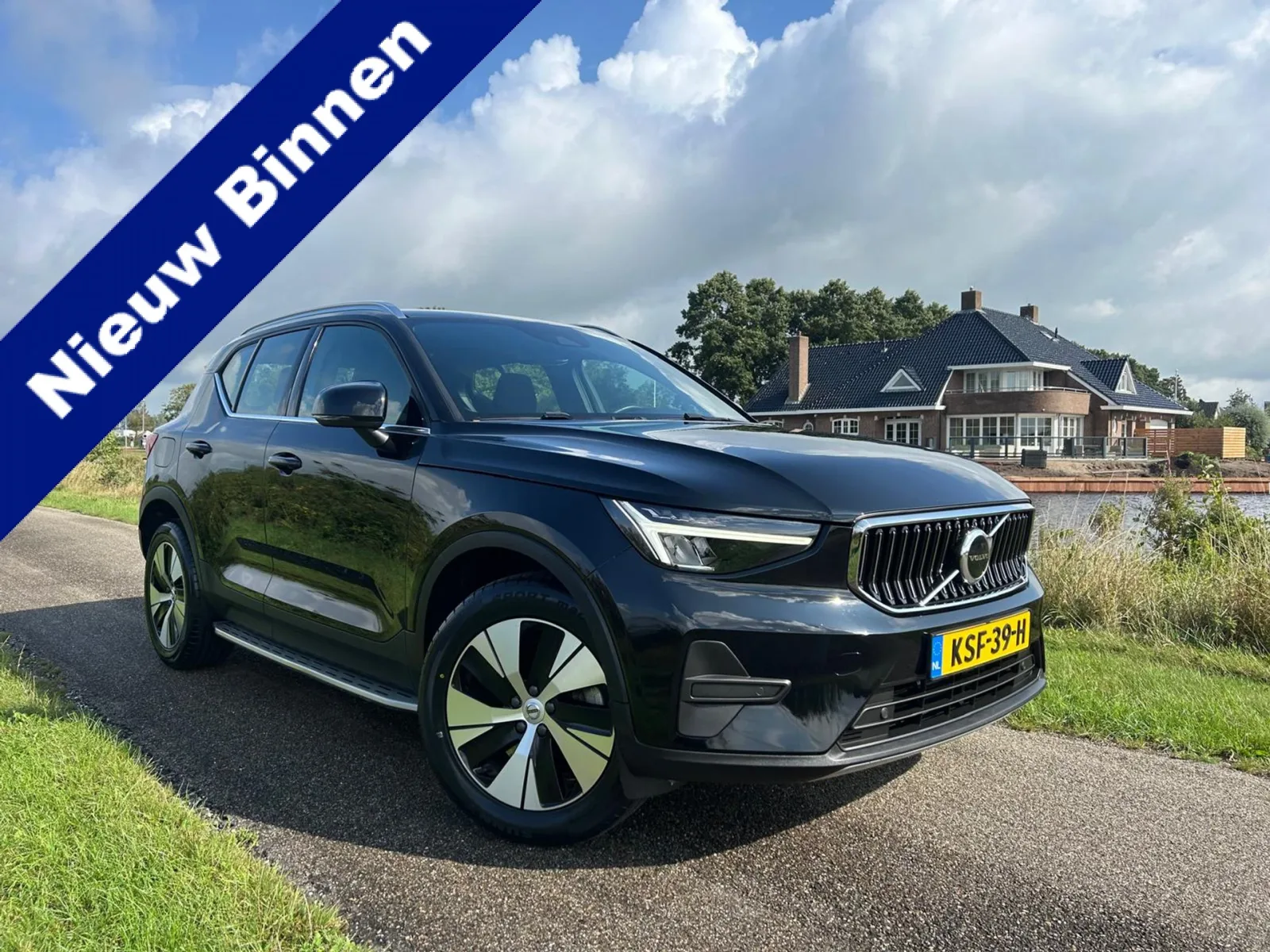 Volvo XC40 (2023) — foto 1