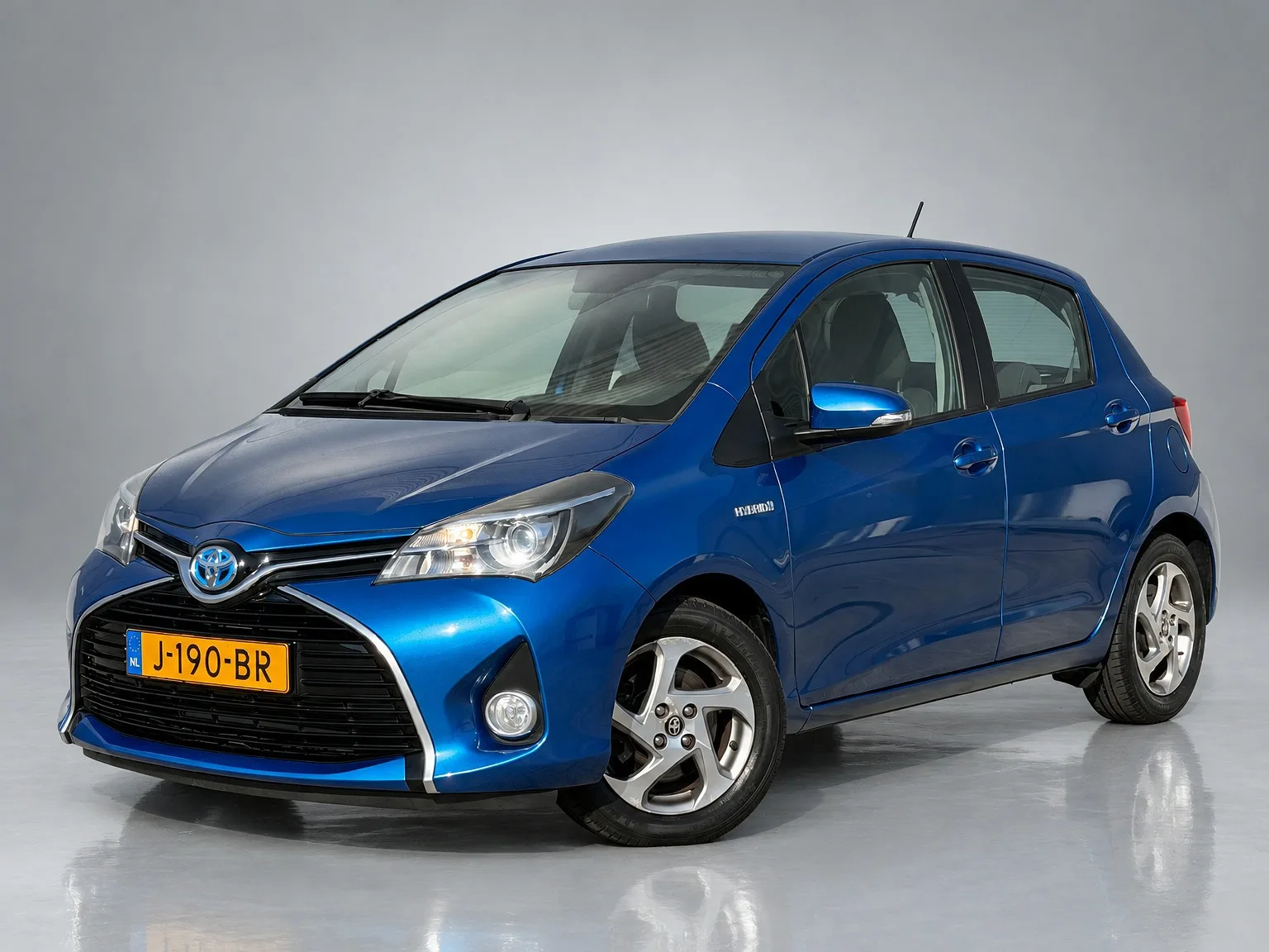 Toyota Yaris (2014) — foto 1