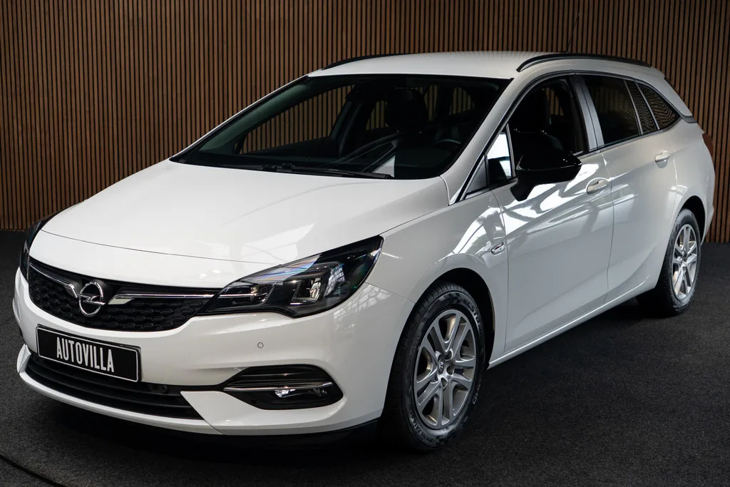 Opel Astra (2022) — foto 1