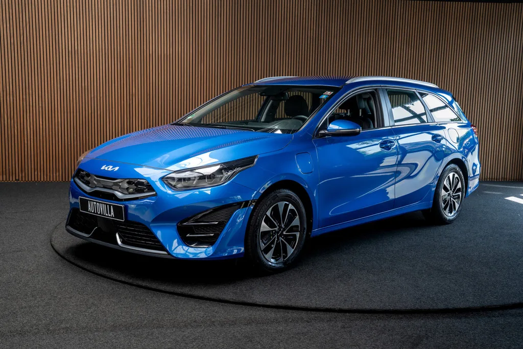 Kia Ceed Sportswagon (2022) — foto 1
