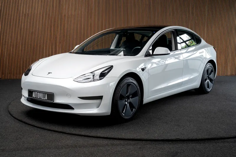 Tesla Model (2023)