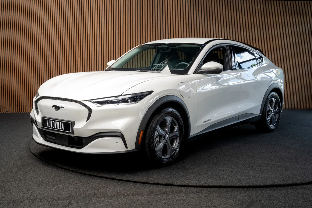 Ford Mustang (2022) — foto 1