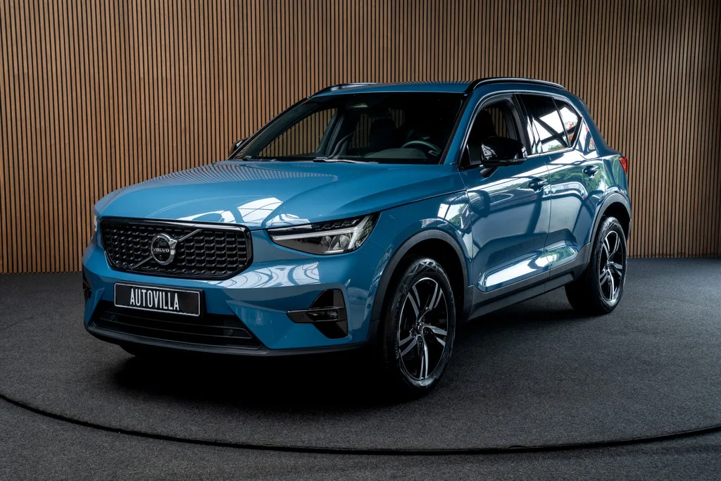 Volvo XC40 (2023) — foto 1