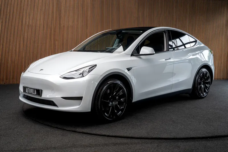 Tesla Model Y (2022)
