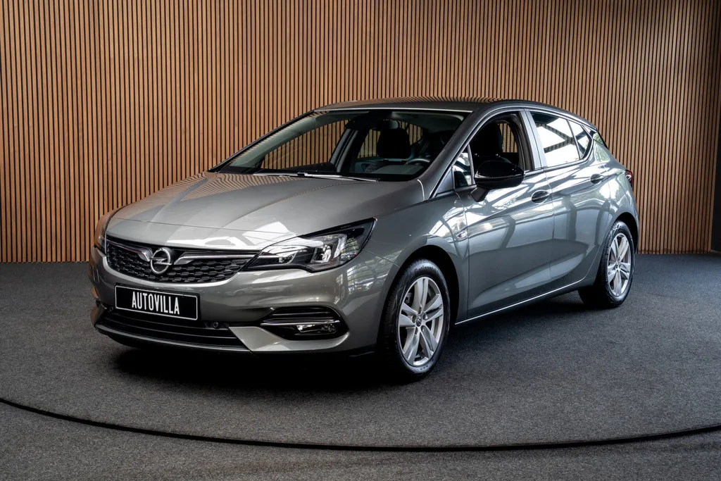 Opel Astra (2021) — foto 1