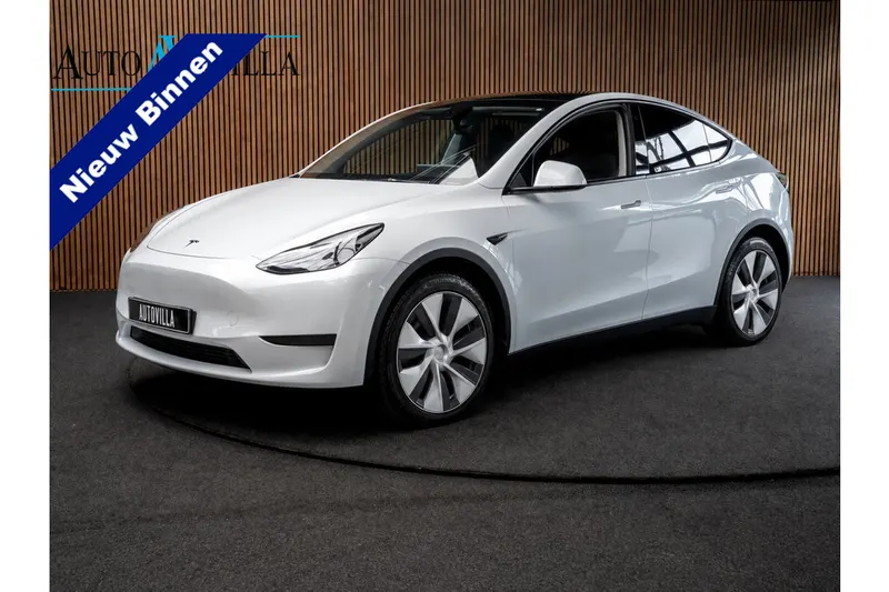 Tesla Model Y (2023)