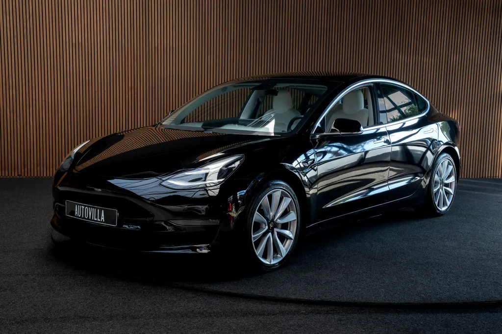 Tesla Model 3 (2019) — foto 1