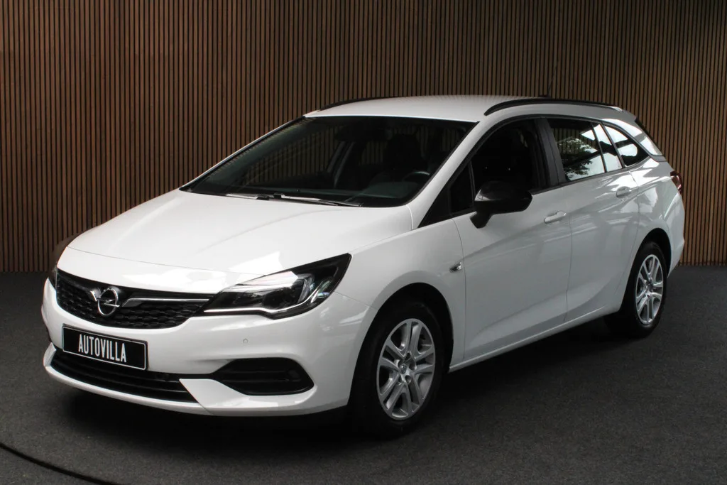 Opel Astra (2022) — foto 1