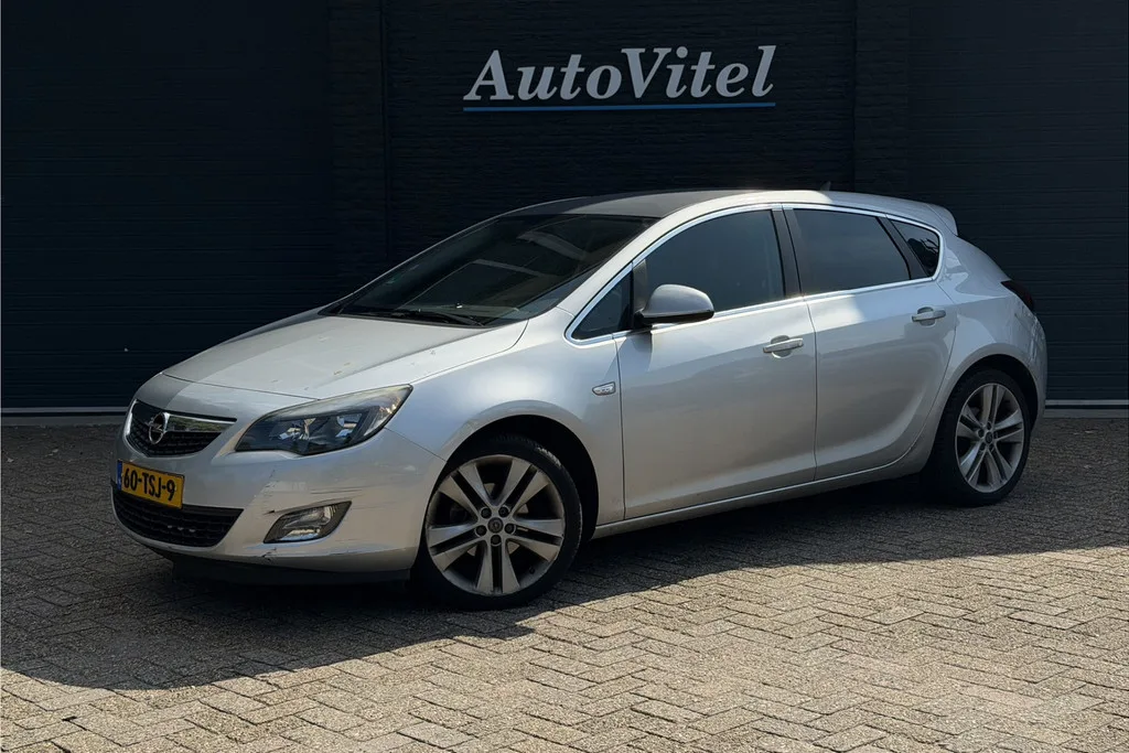Opel Astra (2012) — foto 1