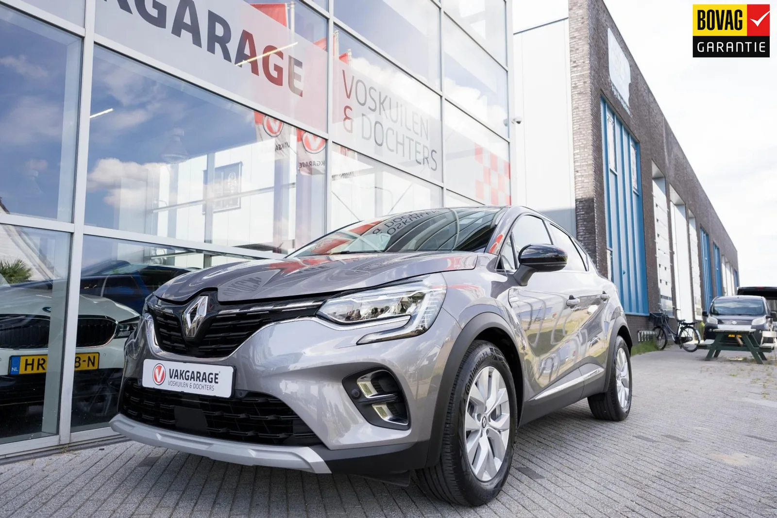 Renault Captur (2022) — foto 1