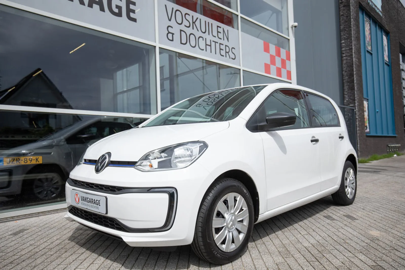 Volkswagen E-Up! (2021) — foto 1