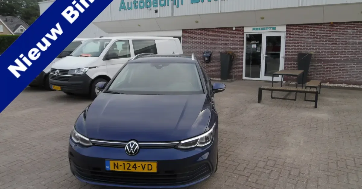 Volkswagen Golf (2022) — foto 1