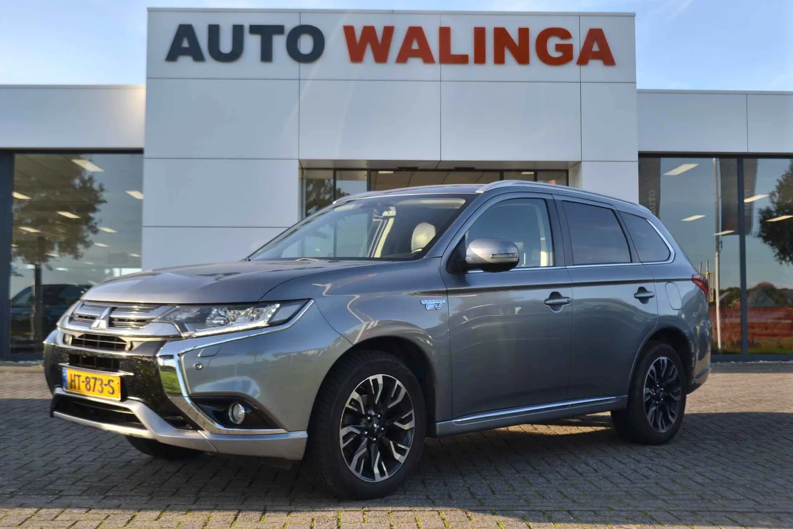 Mitsubishi Outlander (2015) — foto 1