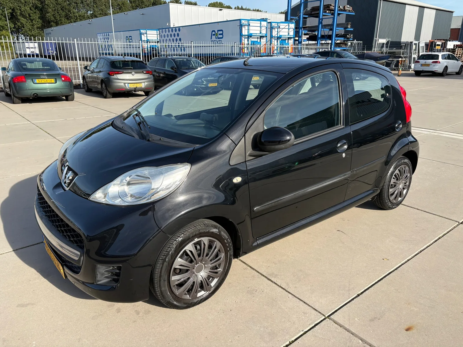 Peugeot 107 (2011) — foto 1