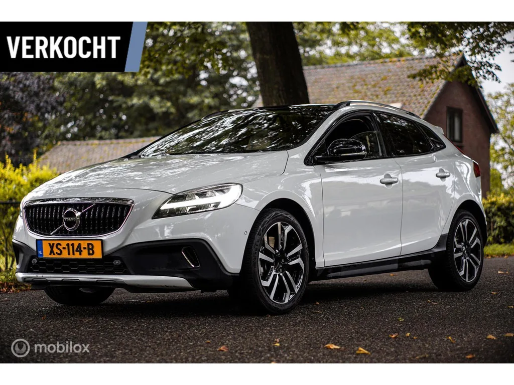 Volvo V40 Cross Country (2019) — foto 1