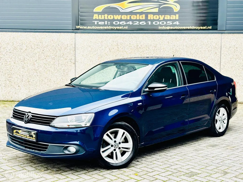 Volkswagen Jetta (2013) — foto 1