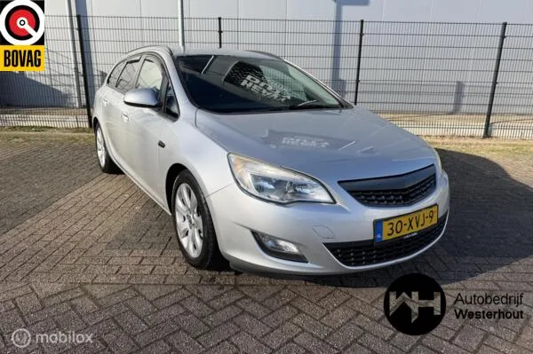 Opel Astra (2012) — foto 1