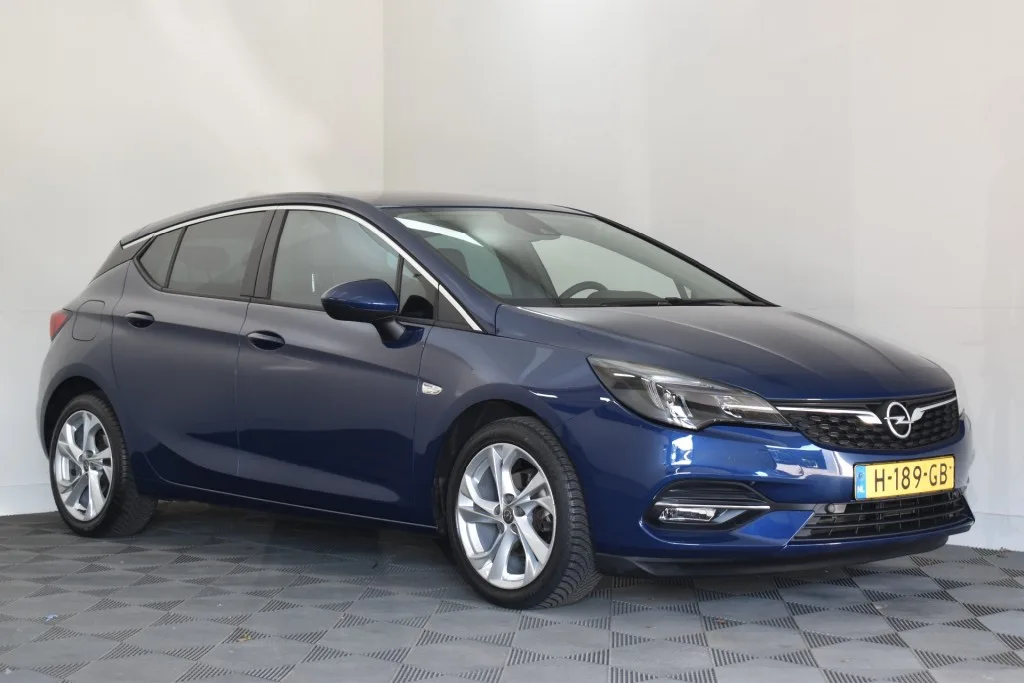 Opel Astra (2020) — foto 1
