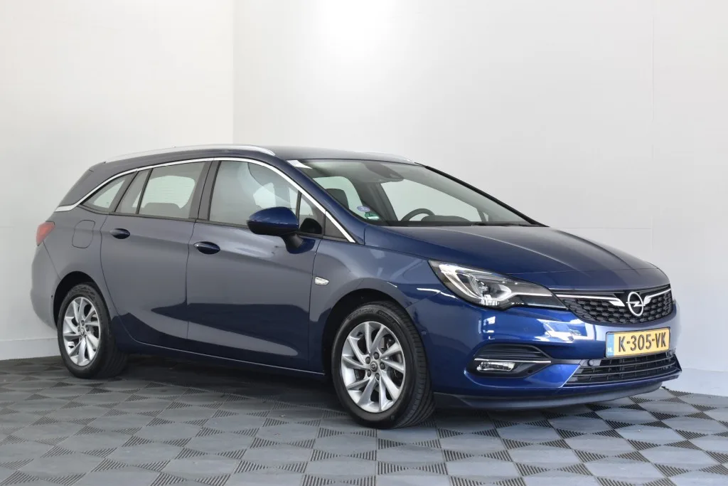 Opel Astra (2020) — foto 1