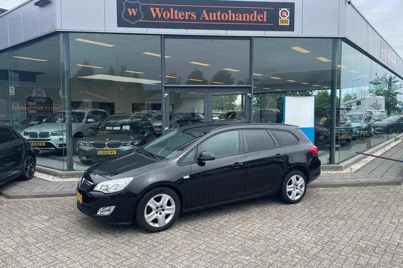 Opel Astra Sports Tourer (2011)