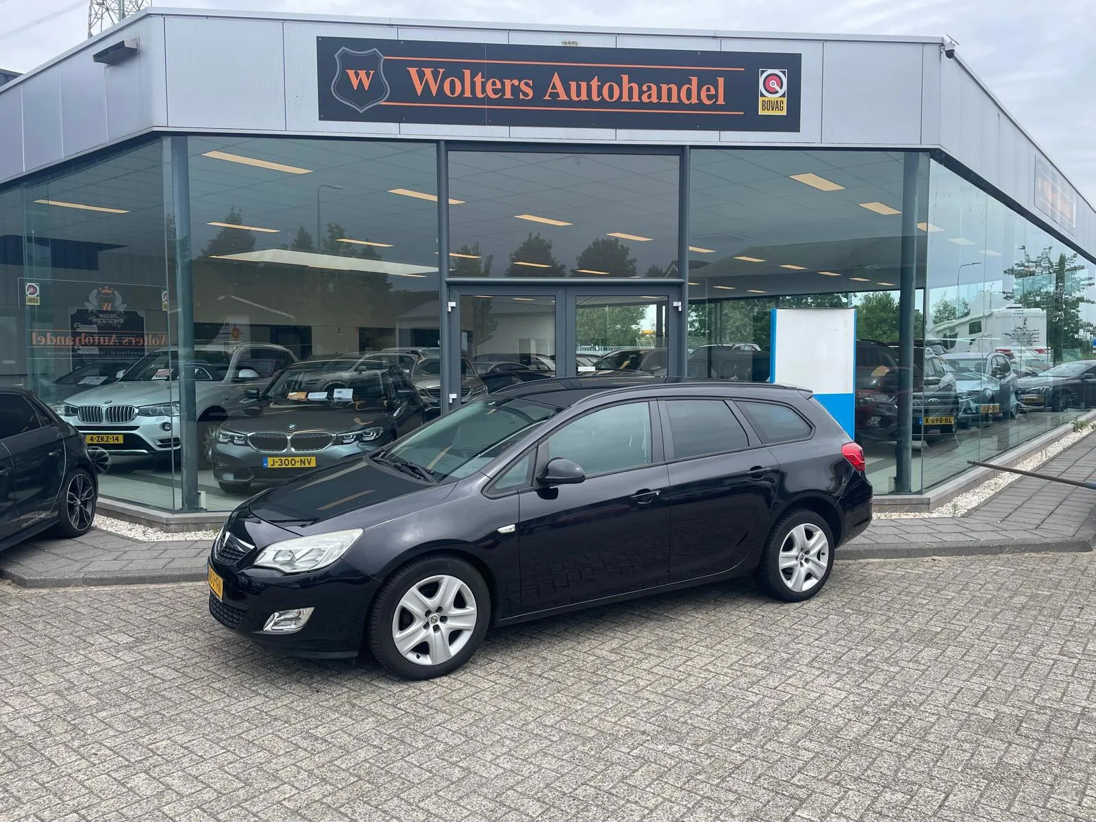 Opel Astra Sports Tourer (2011) — foto 1