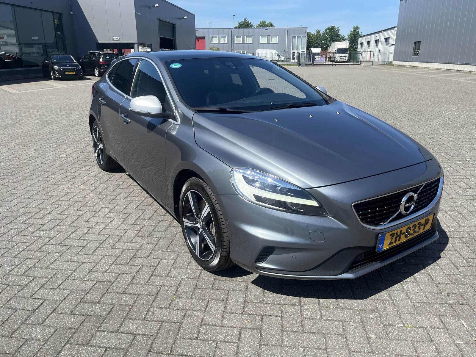 Volvo V40 (2019) — foto 1