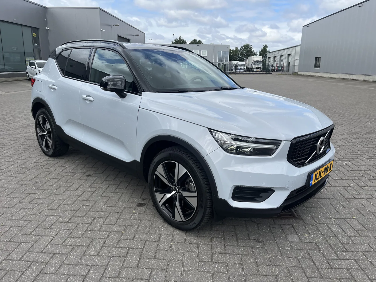 Volvo XC40 (2022) — foto 1
