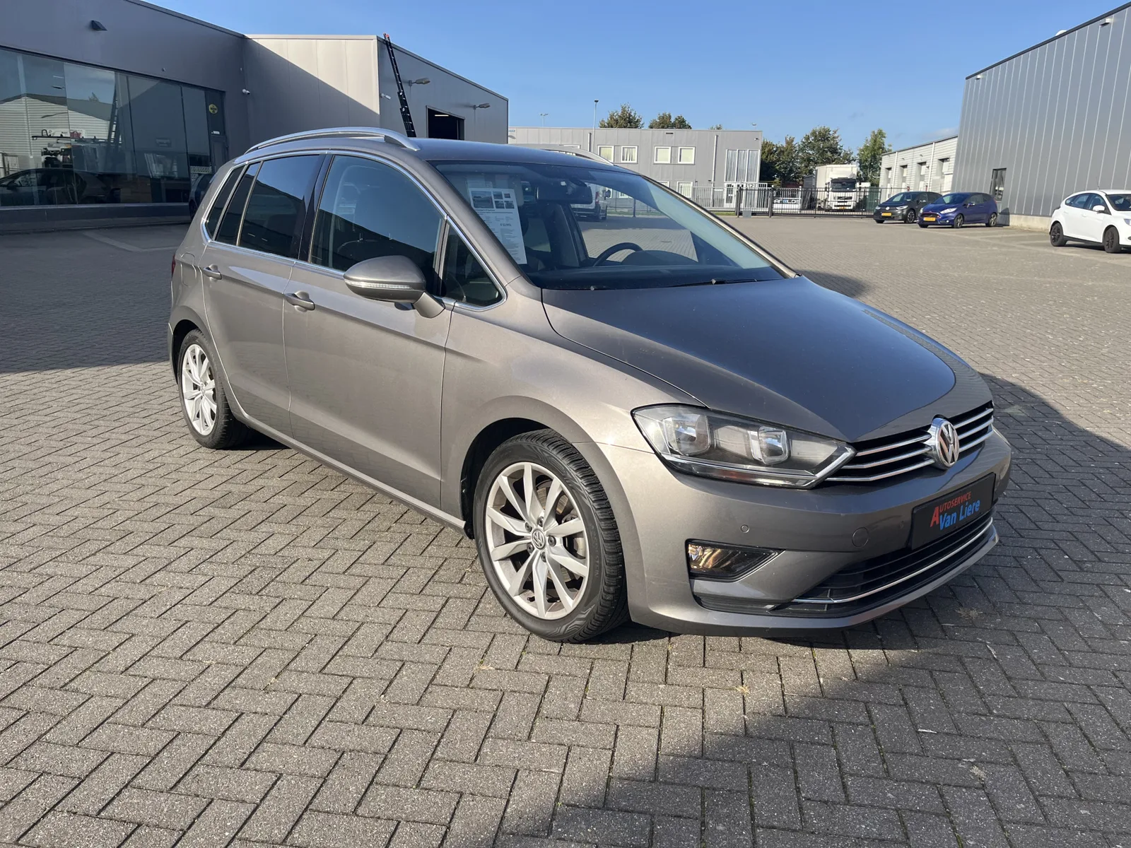 Volkswagen Golf Sportsvan (2015) — foto 1