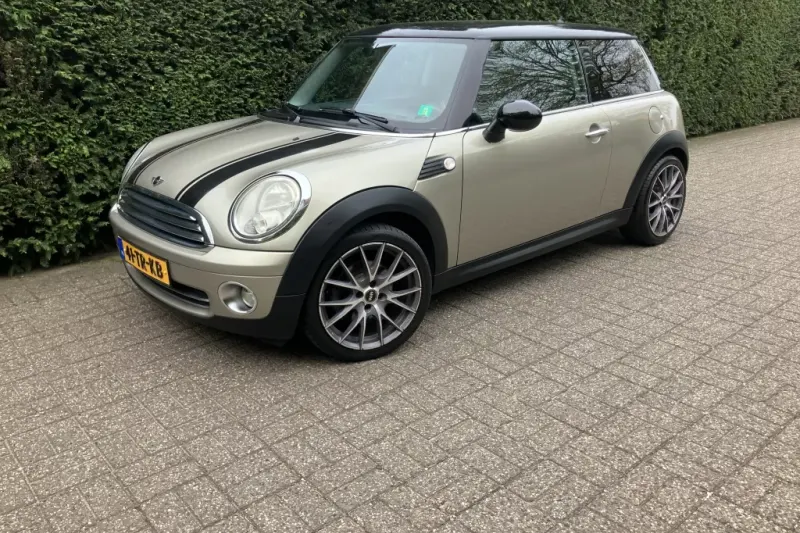 MINI Cooper (2007)
