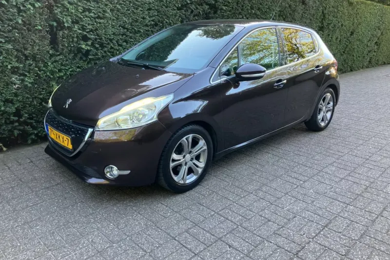 Peugeot 208 (2012)