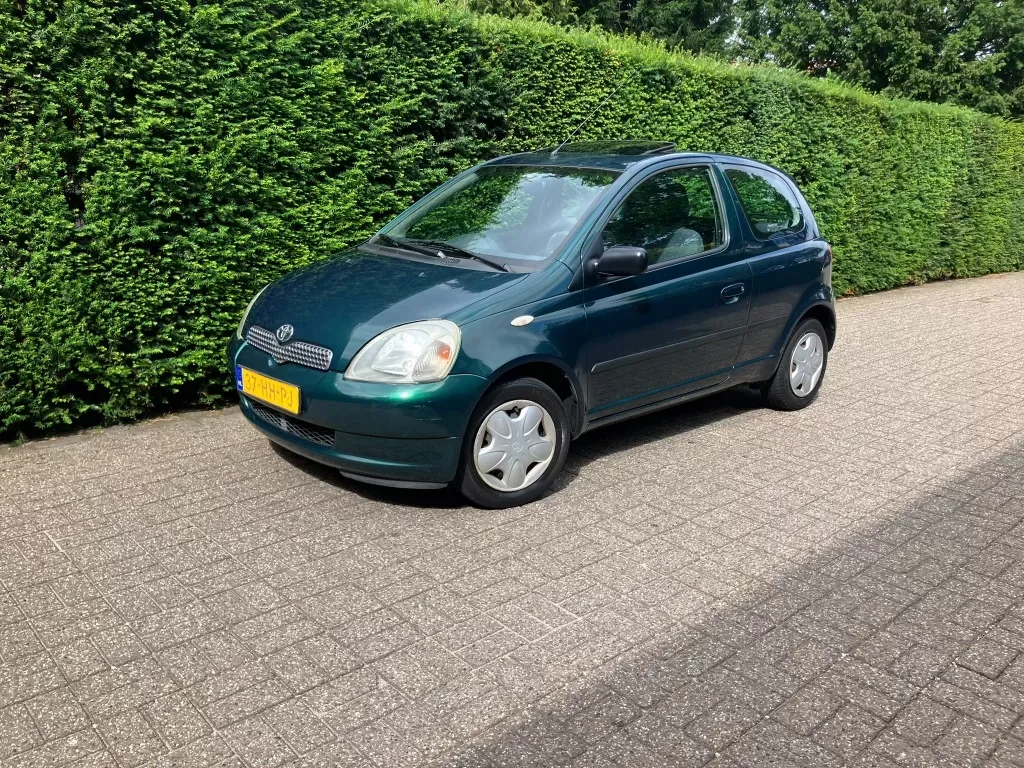 Toyota Yaris (2001) — foto 1