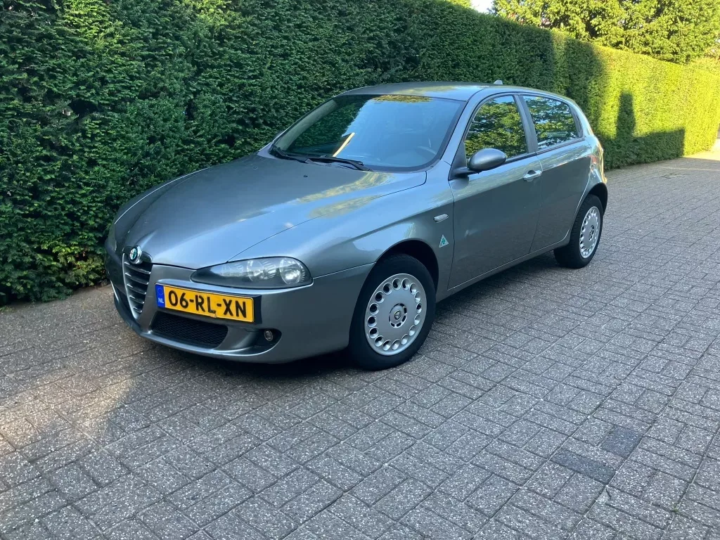 Alfa Romeo 147 (2005) — foto 1