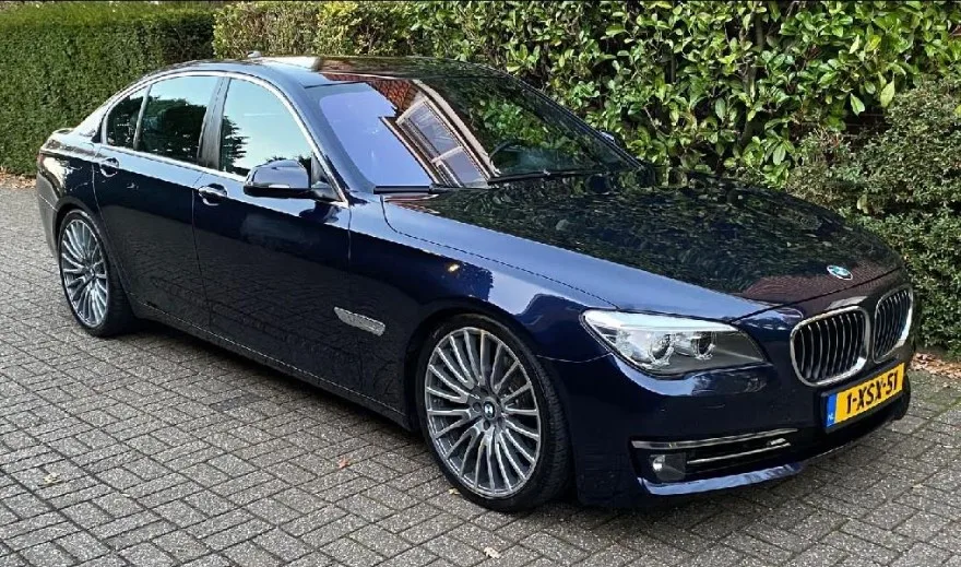 BMW 7 Series (2014) — foto 1