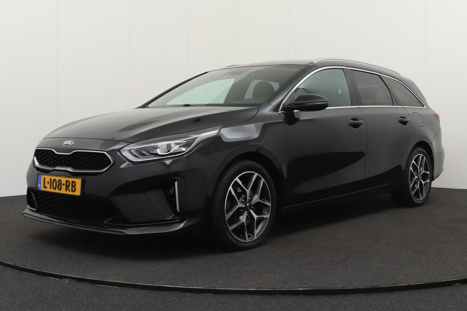 Kia Ceed Sportswagon (2021) — foto 1