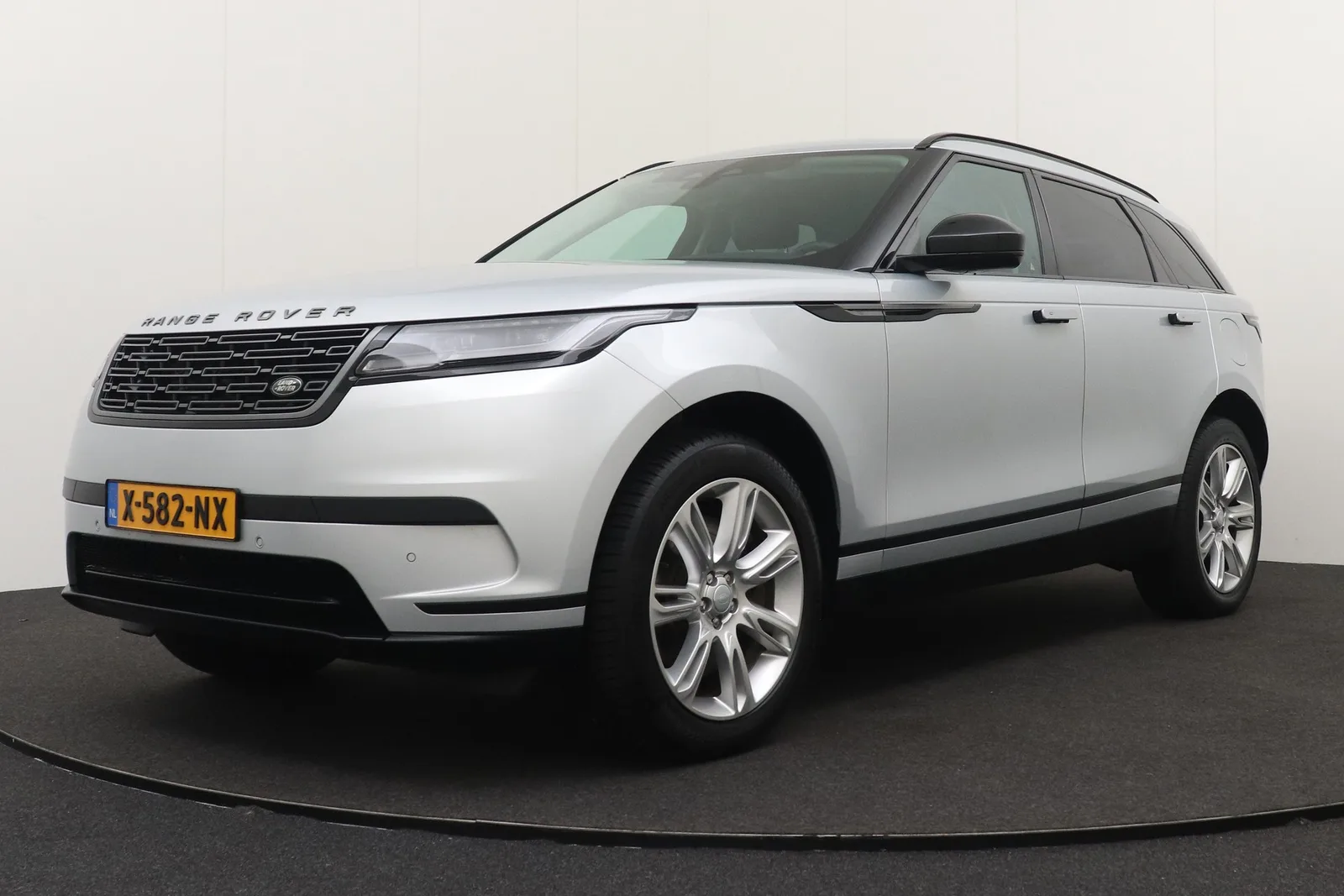 Land Rover Range Rover Velar (2024) — foto 1