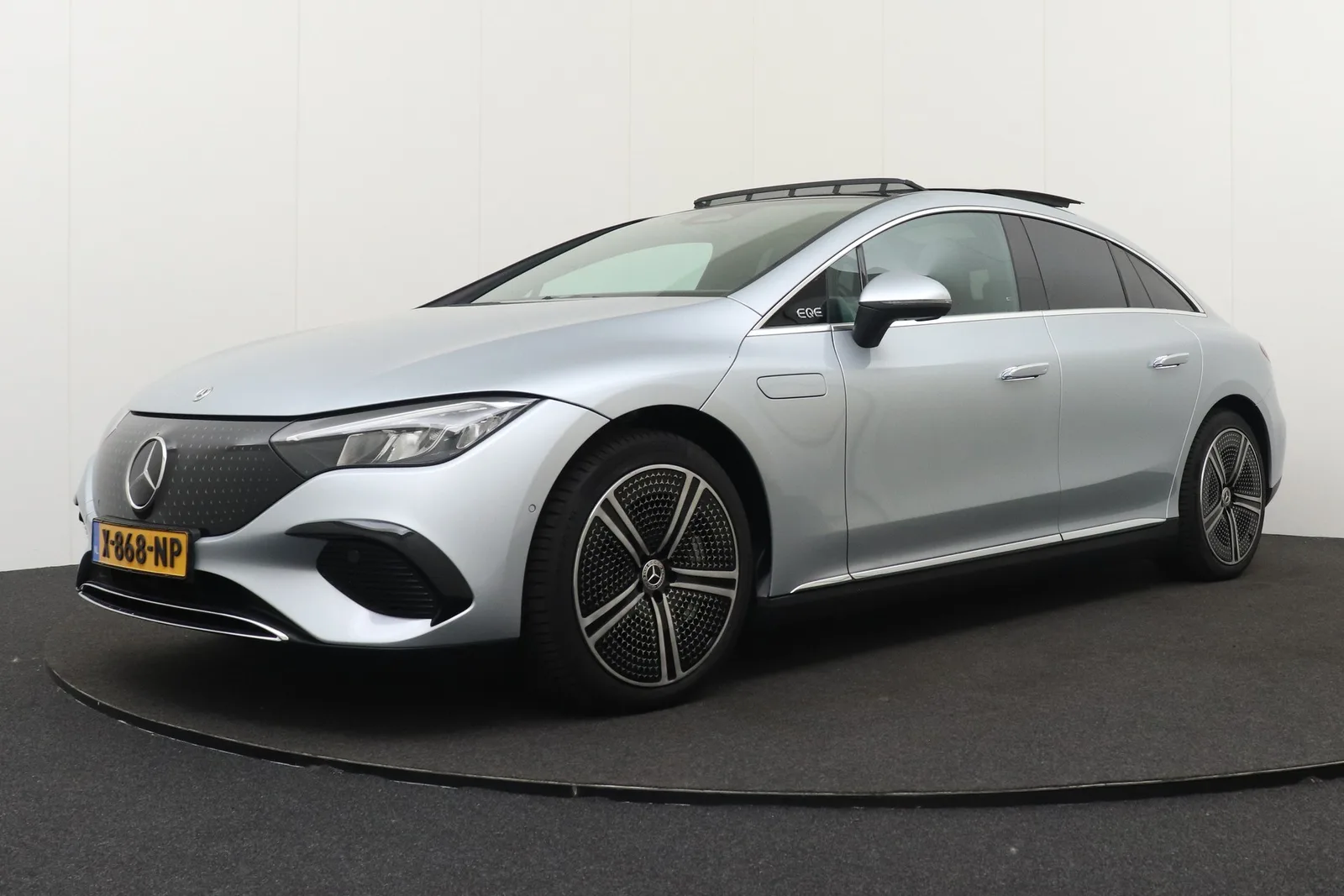 Mercedes-Benz EQE (2024) — foto 1