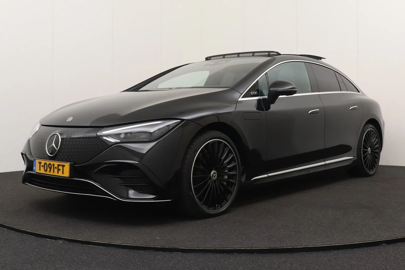 Mercedes-Benz EQE (2023) — foto 1