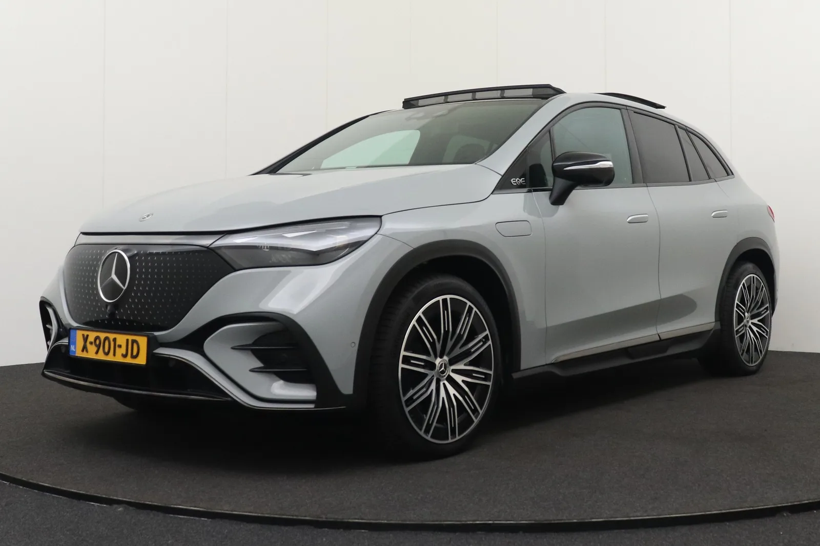 Mercedes-Benz EQE (2023) — foto 1