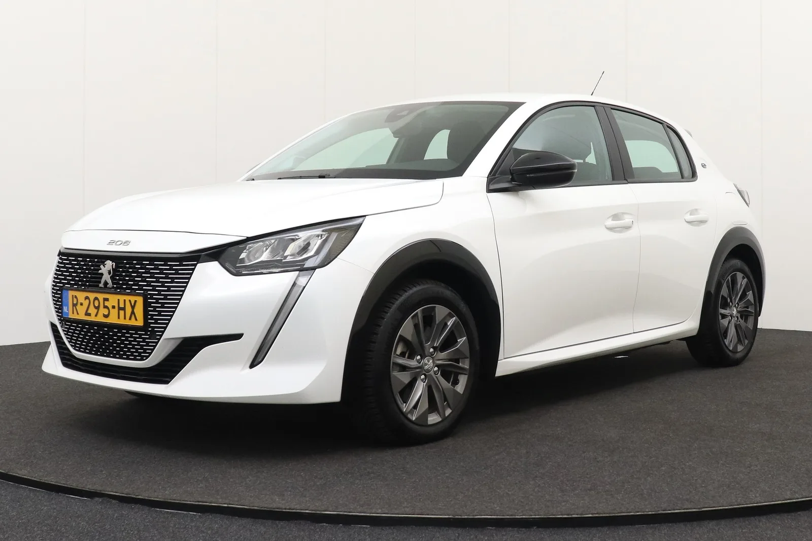 Peugeot e-208 (2022) — foto 1