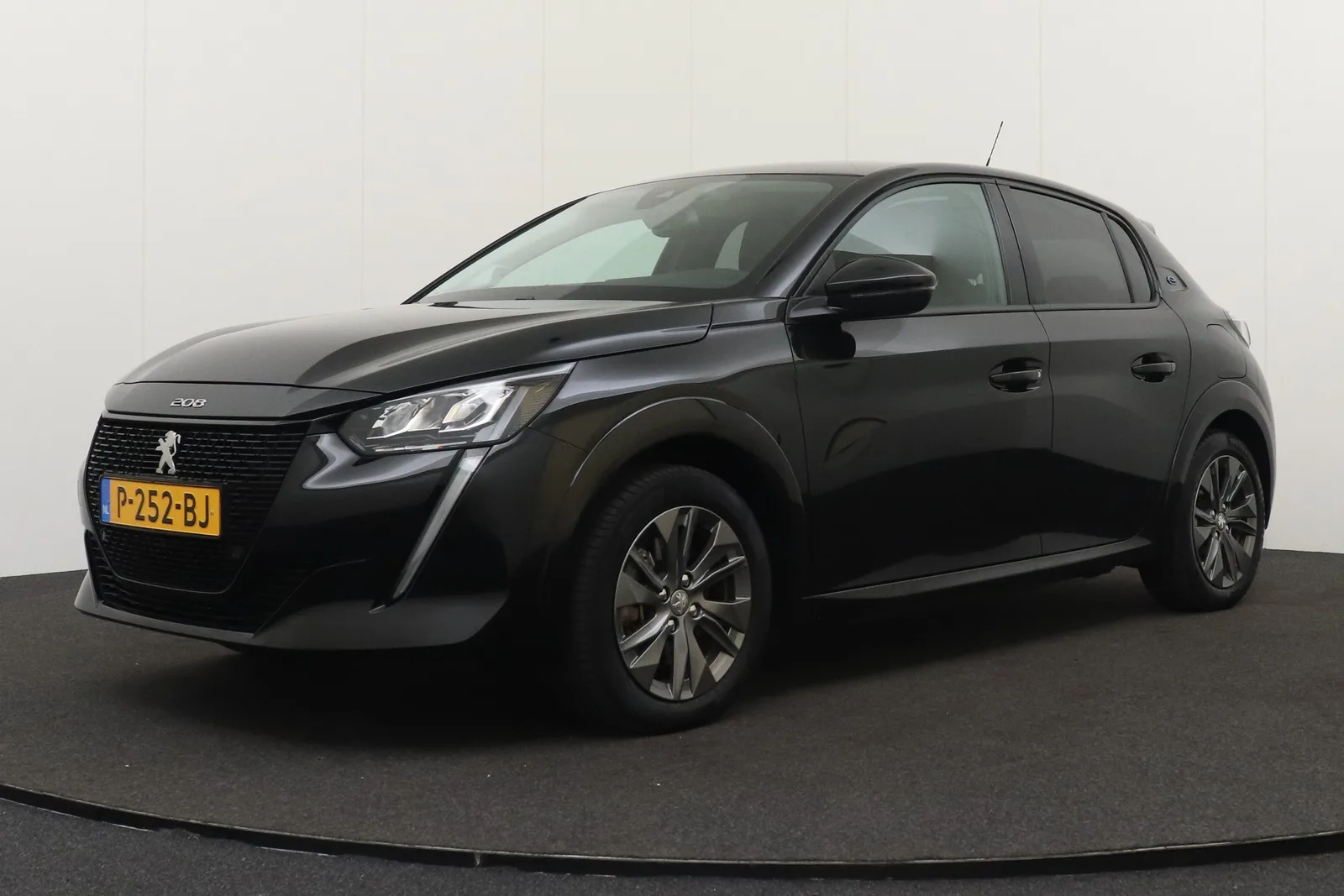 Peugeot e-208 (2022) — foto 1