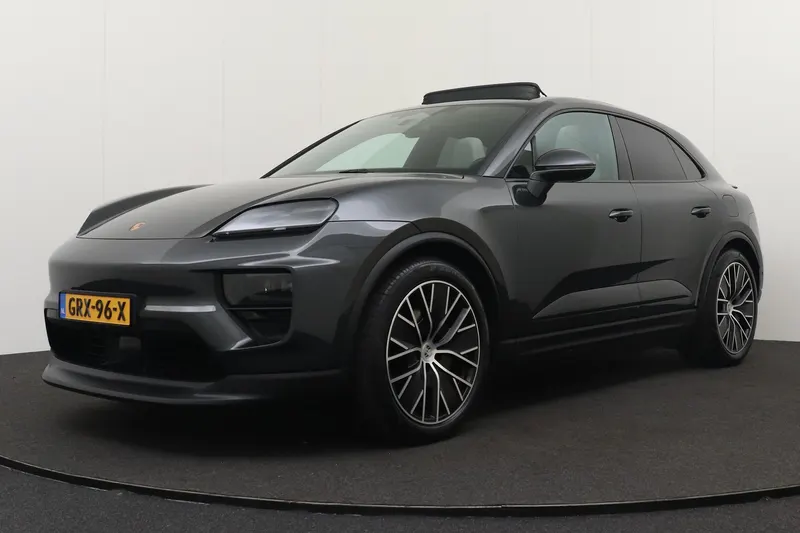 Porsche Macan (2024)