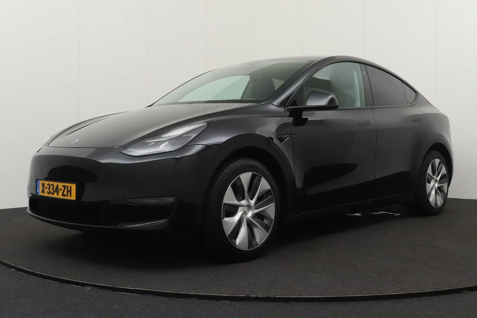 Tesla Model Y (2024) — foto 1