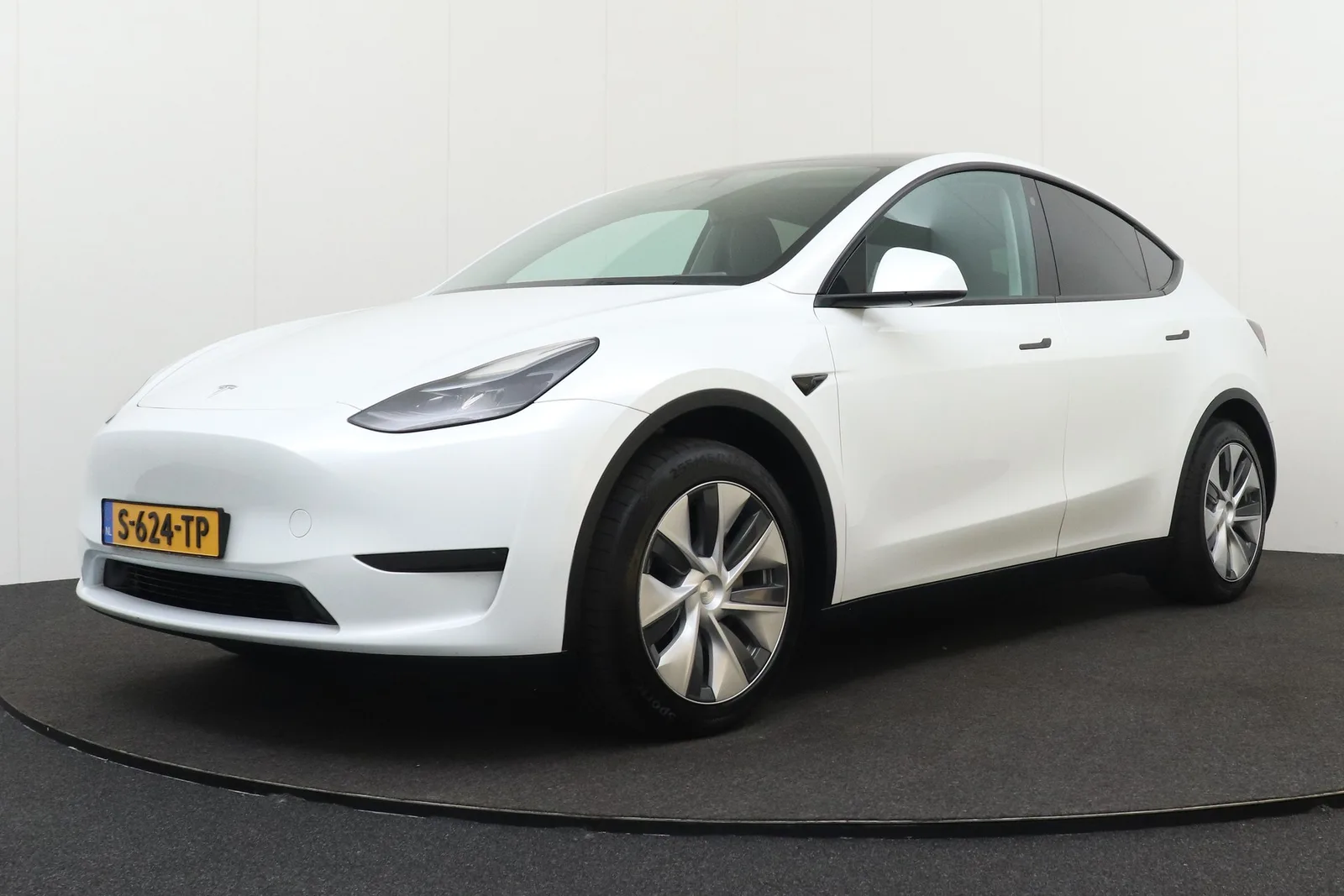 Tesla Model Y (2023) — foto 1