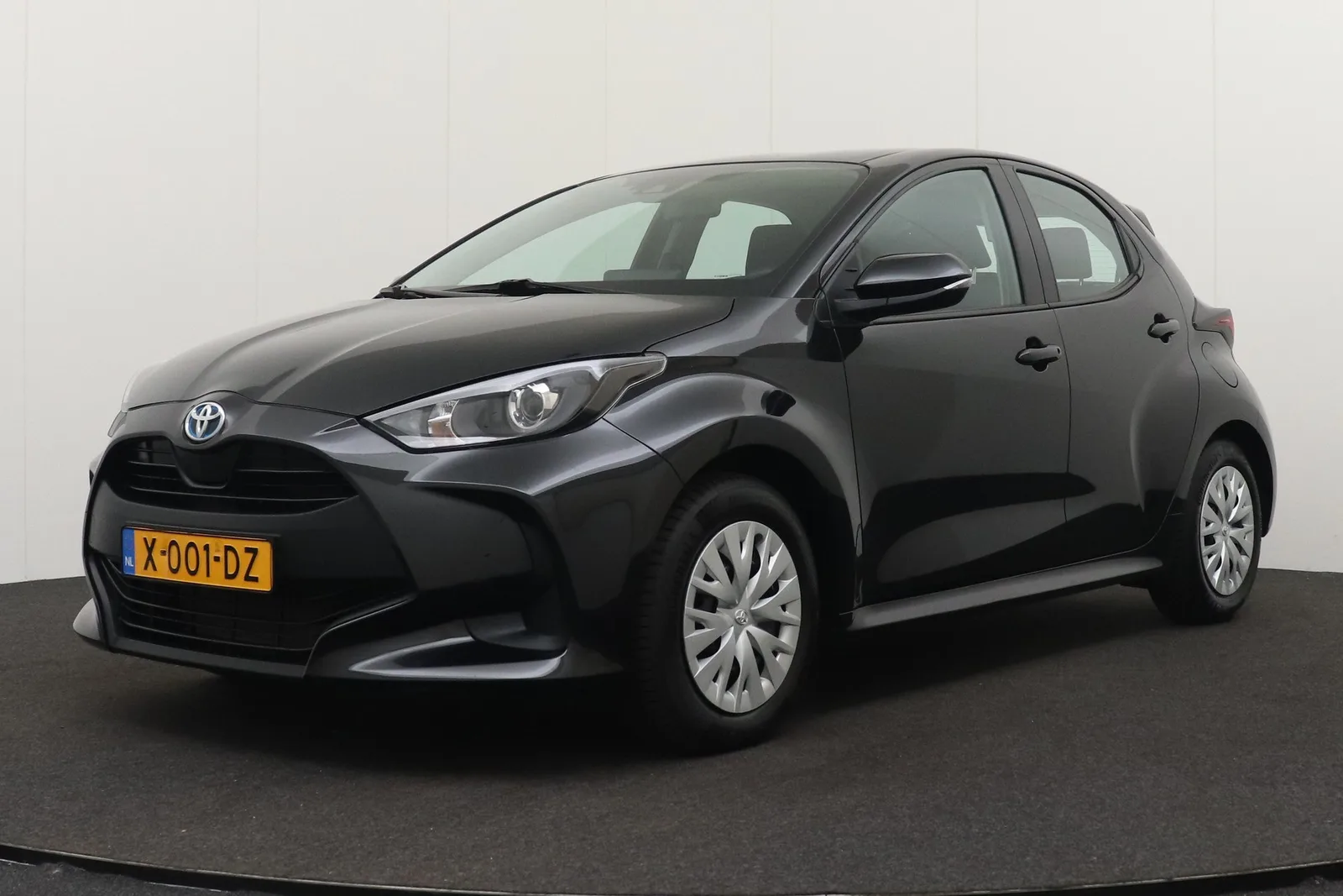 Toyota Yaris (2023) — foto 1