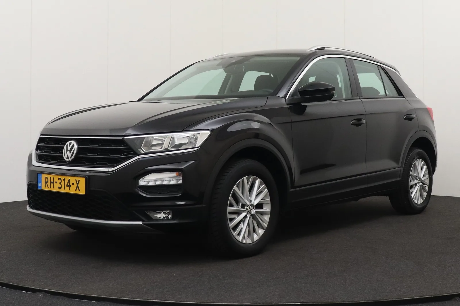 Volkswagen T-Roc (2017) — foto 1