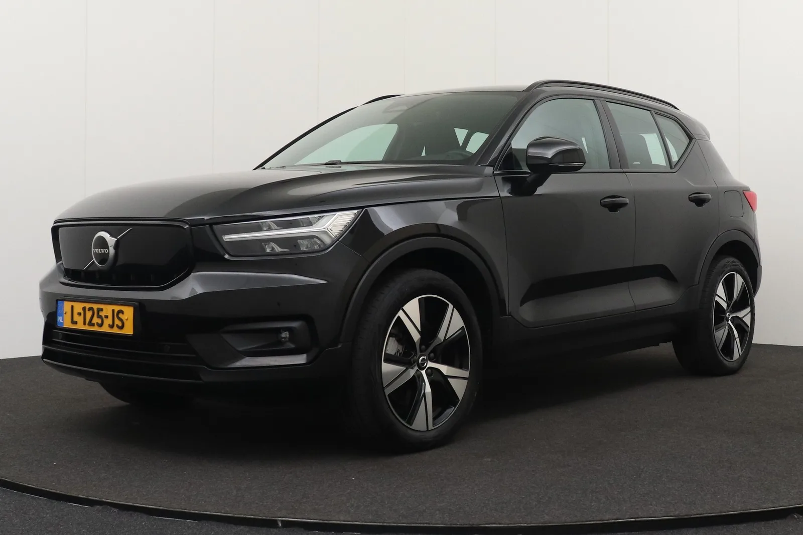 Volvo XC40 (2021) — foto 1